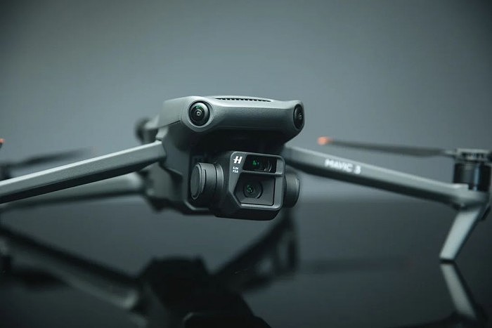 [图]大疆发布消费级摄像无人机Mavic 3：双摄设置 46分钟飞行时间 - 2
