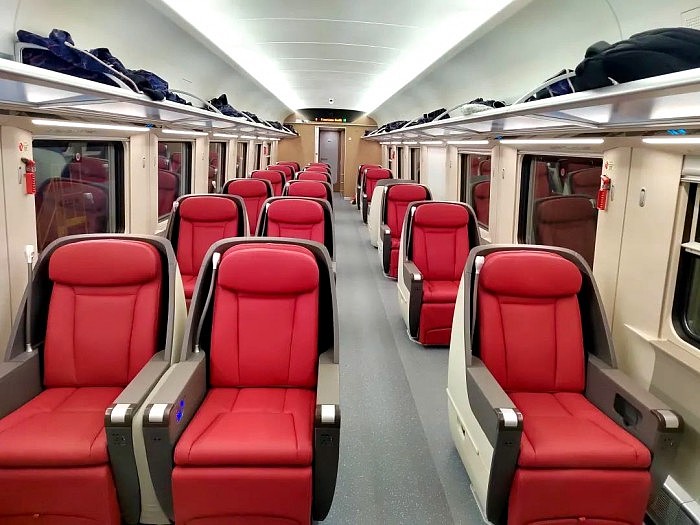 升级版“澜沧号”动车组列车在老挝投入使用 - 3