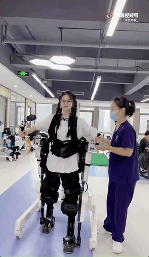 瘫痪小姐姐“自主”行走视频火了 曾借助轮椅完成舞蹈表演 - 4