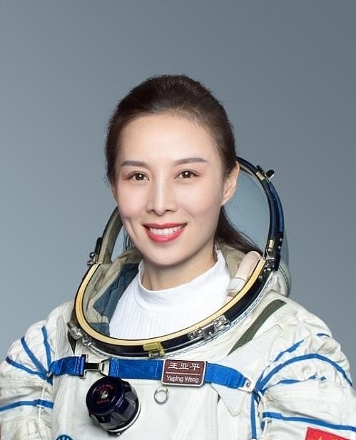 “太空教师”再创新纪录 王亚平成中国在轨时间最长航天员 - 1