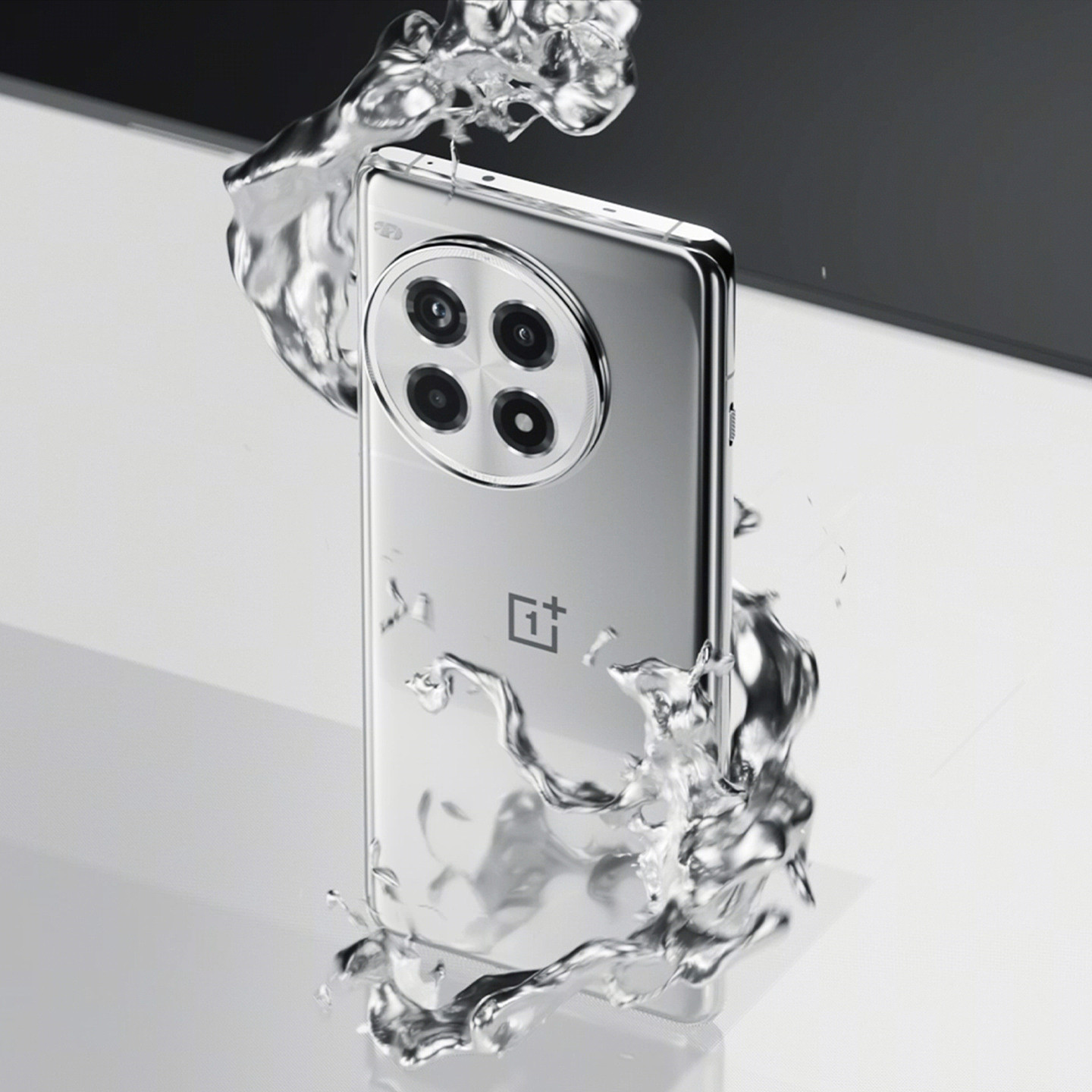 一加 Ace 3 Pro 手机新配色“钛空镜银”公布：首创液态金属玻璃工艺、银色亮面设计 - 1
