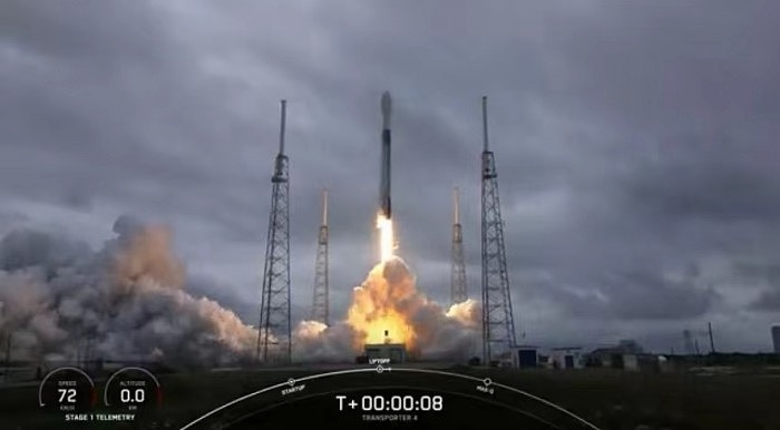 SpaceX第四趟卫星拼车专列发车 送40个航天器上天 - 1
