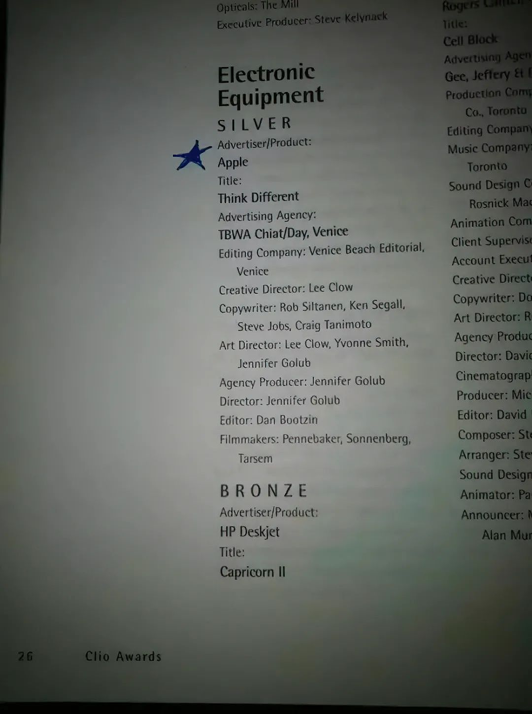 “Think Different”的获得 Clio 奖时的创意人员名单，乔布斯被列在“文案”名单中（图片由作者提供）