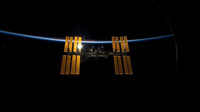 怪异视频显示俄罗斯模块从国际空间站上分离的场景 - 1