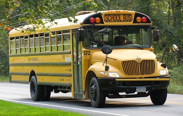 800px-ICCE_First_Student_Wallkill_School_Bus.jpg