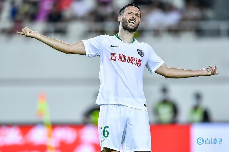 足球报：青岛队两外援因薪资纠纷离队，人在上海与俱乐部谈判