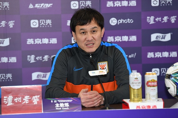 郝伟成职业化以来第一位以球员和主教练身份均夺联赛冠军的教练 - 1