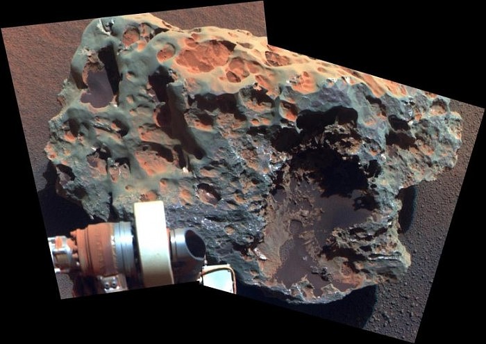 Block-Island-Martian-Meteorite-777x549.jpg
