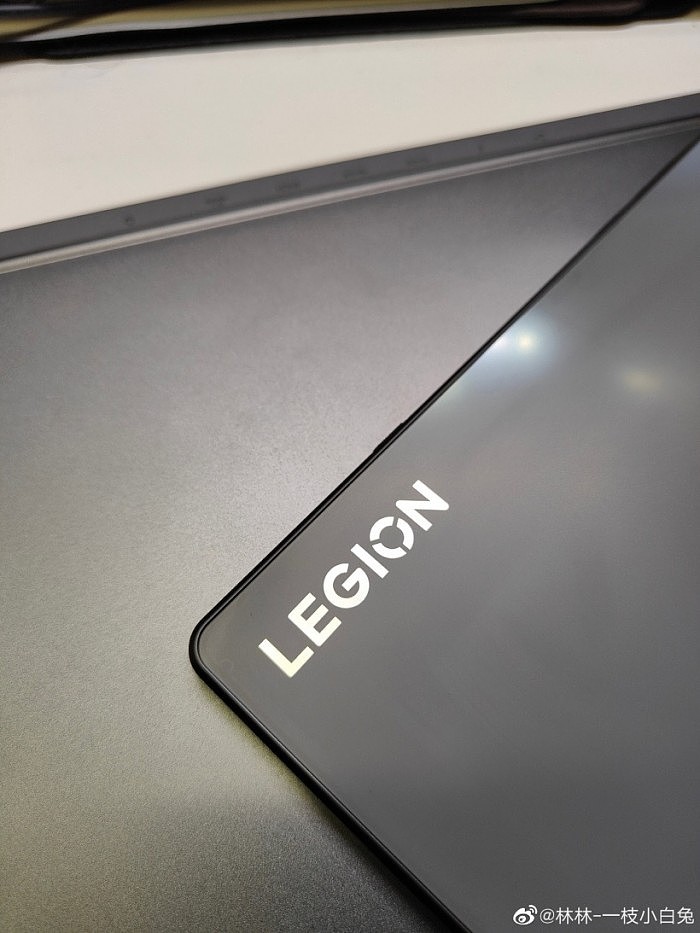 联想高管晒“Legion”拯救者平板真机：屏幕8英寸左右 - 1