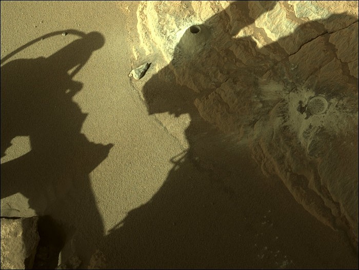 NASA“毅力号”采集到含有绿色矿物的火星岩石样本 - 4
