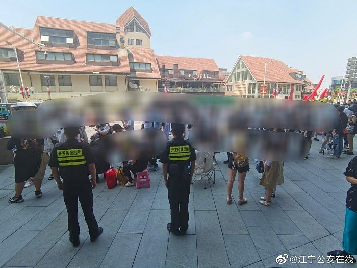 开业半小时就停业 南京抽调警力维护茶颜排队秩序 - 6