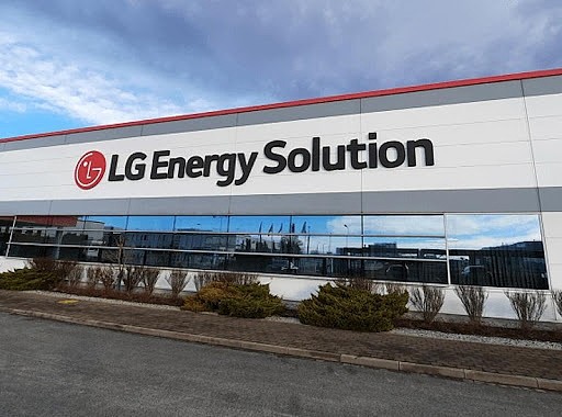 LG能源解决方案去年年底已开始研发磷酸铁锂电池 - 1