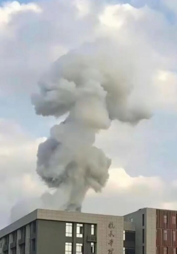 南京航空航天大学实验楼爆燃：目击者看到蘑菇云听到巨响 - 3