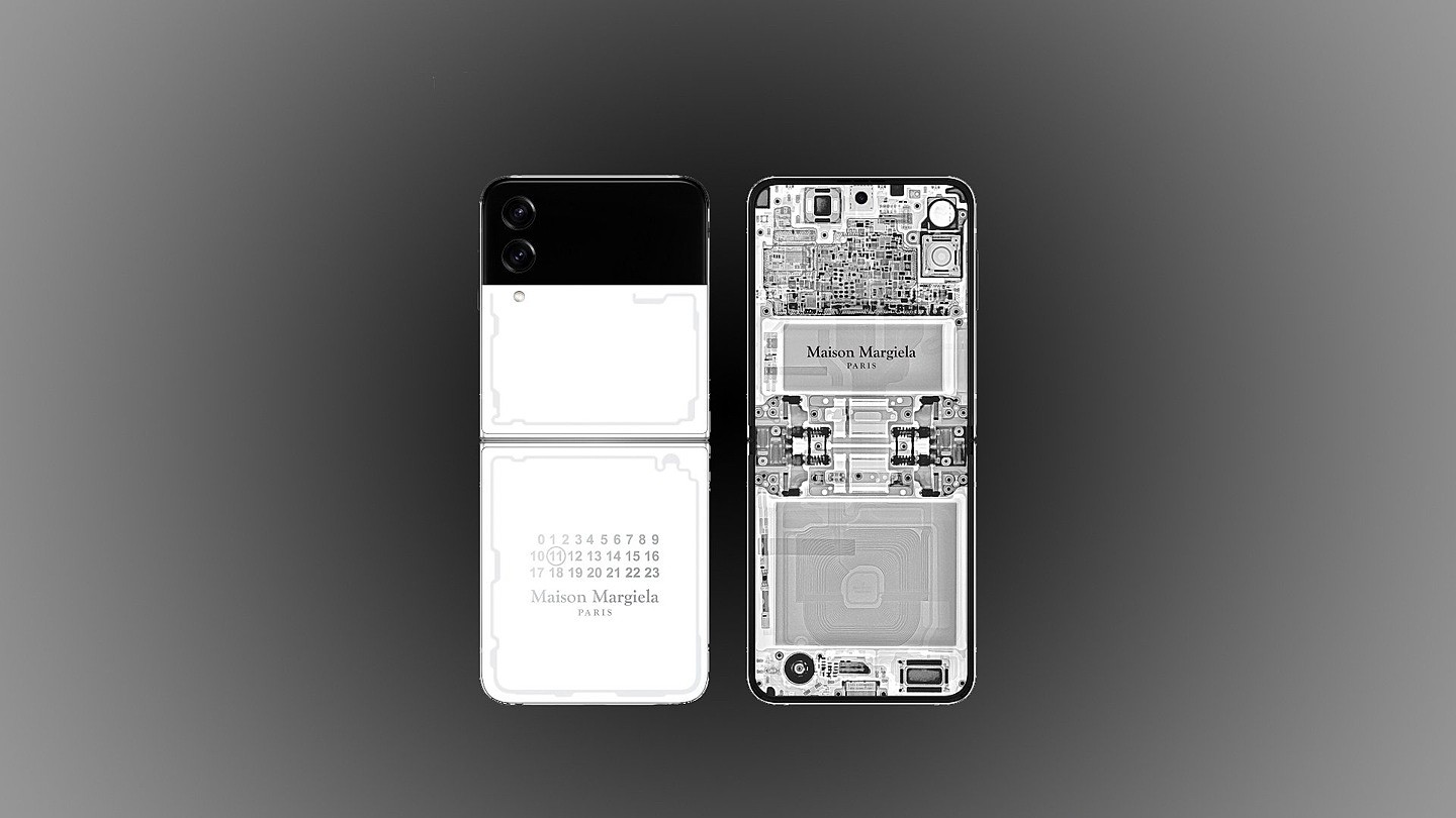 三星 Galaxy Z Flip4 马吉拉联名款发布，采用独特后盖设计和配件 - 1