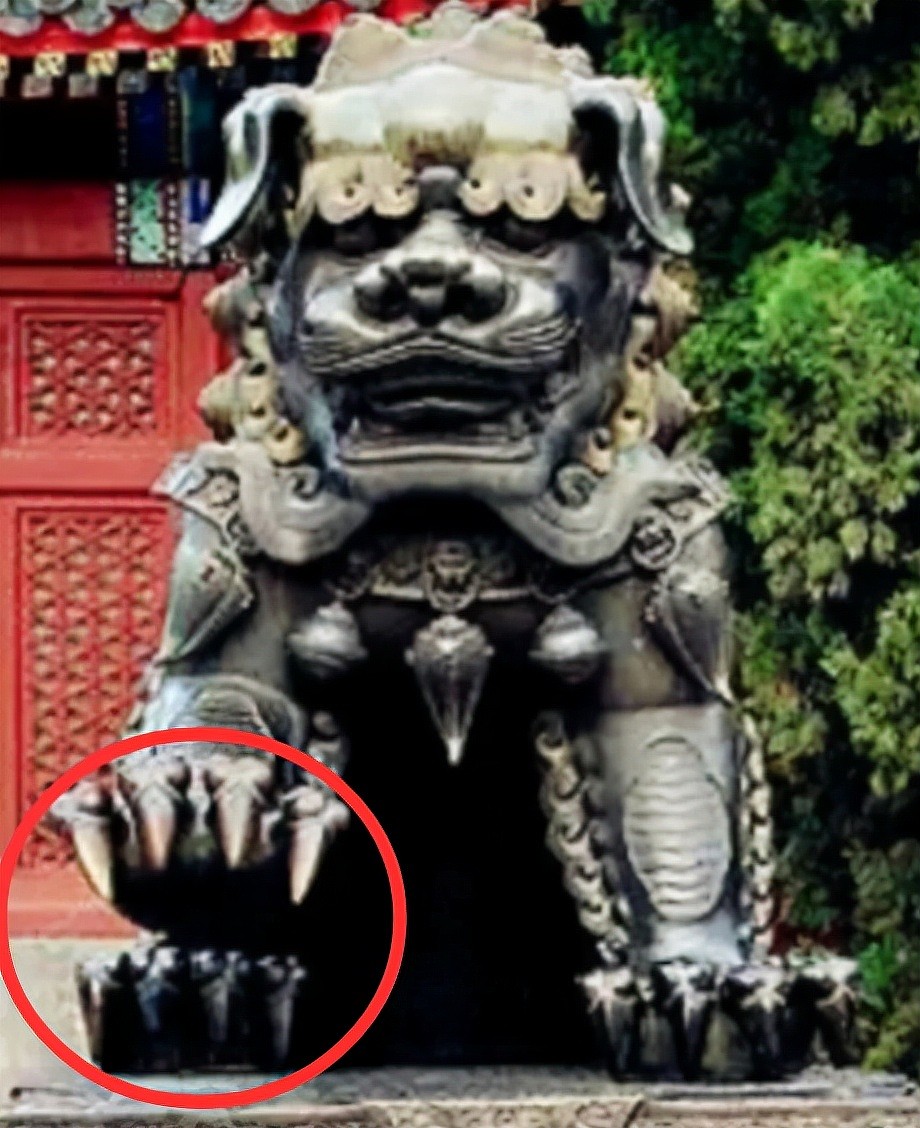 香山公园东门，有一对“谜”样的悬掌狮子，这是怎么一回事 - 3