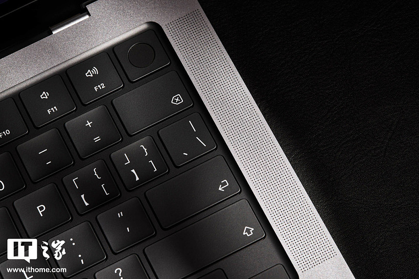 【IT之家开箱】苹果 MacBook Pro 14 英寸 2021 图赏：刘海设计，绚丽 Liquid 视网膜 XDR 显示屏 - 15