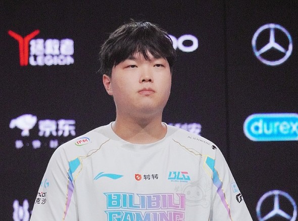 只玩真实！Bin曾和网友对喷维护Faker：Uzi和Faker都不配比何况一个吃鸡主播 - 1