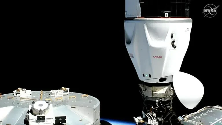 SpaceX-Dragon-Freedom-Capsule-Docked-to-Space-Station-768x432.webp