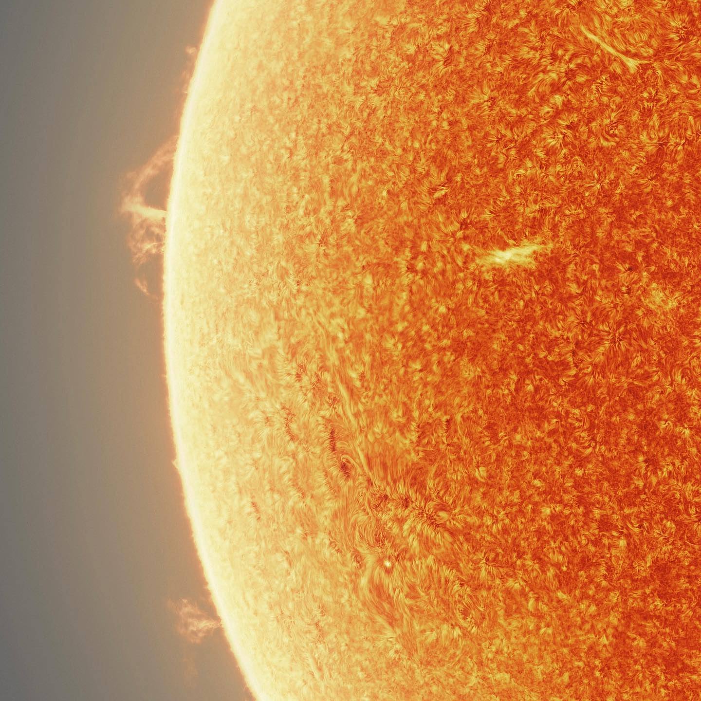 天文摄影家用15万张图制作出一张壮观的太阳照 - 2