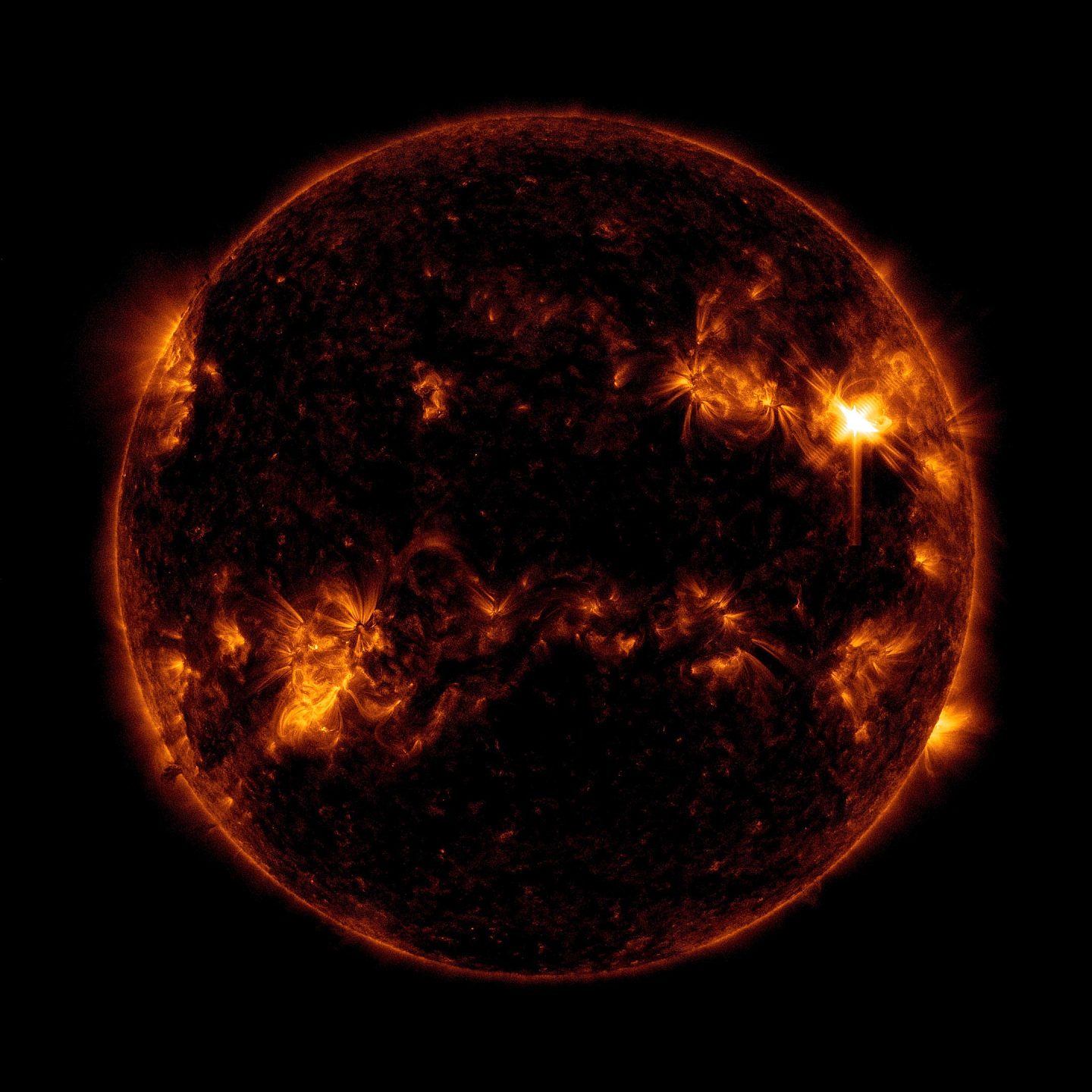 NASA太阳动力学观测站捕捉到从太阳爆发的中级耀斑 - 2