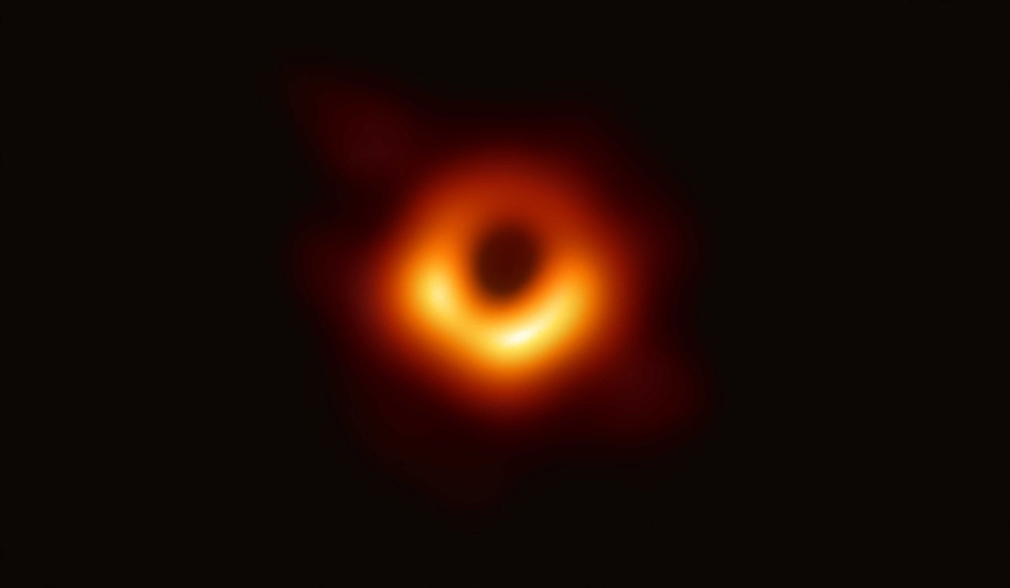 首张黑洞图像为引力磁单极子研究带来新发现 - 1