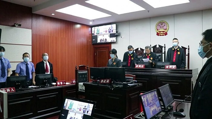 江西民警盗用嫌疑人微信消费案一审宣判：获刑三年零三个月 - 1