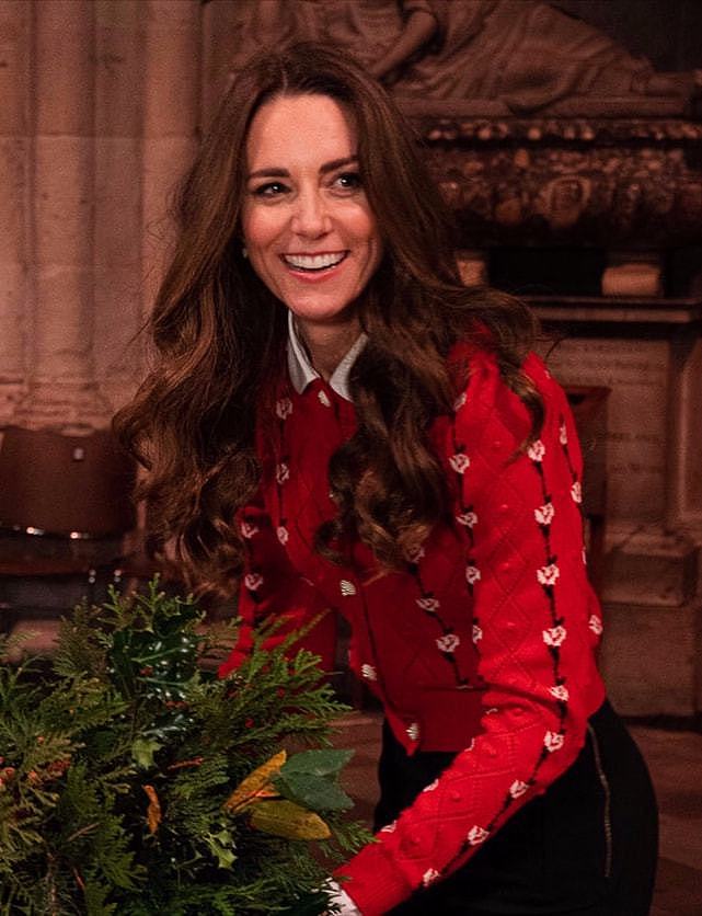 凯特王妃又出圣诞新照！穿1万多的红毛衣难得奢华，比红裙还好看 - 3