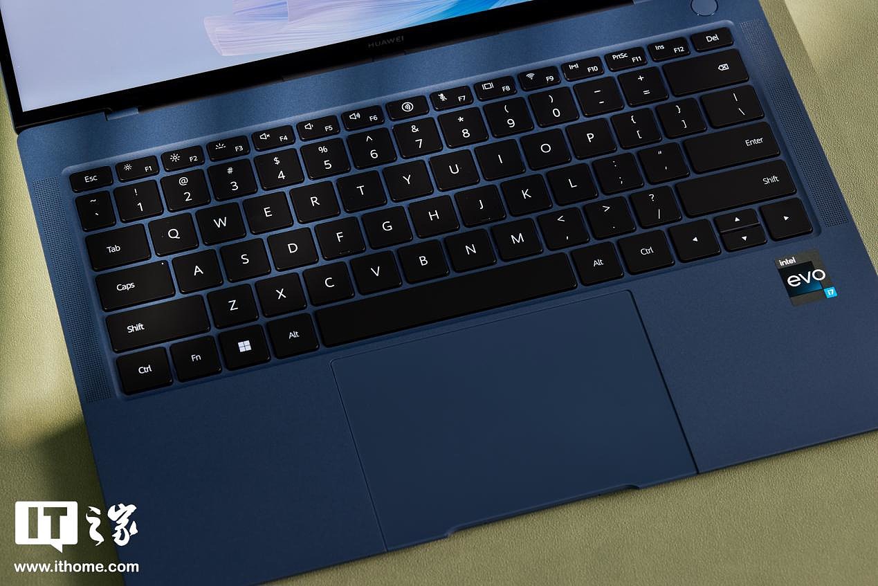【IT之家开箱】华为 MateBook X Pro 2023 图赏：三款精致新配色，打造智美轻薄本 - 7