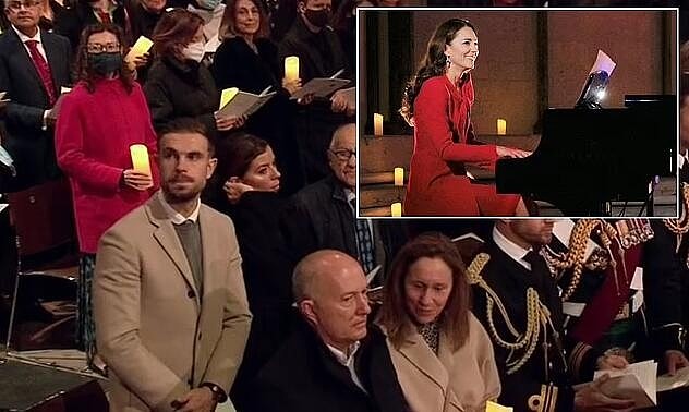 亨德森与妻子参加皇家颂歌音乐会，二人歌唱基督教圣歌