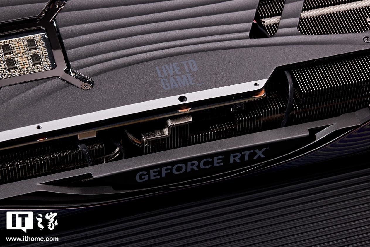 【IT之家评测室】索泰 RTX4090 AMP EXTREME AIRO 显卡评测：流线设计 ARGB ，改进散热全面释放 - 12