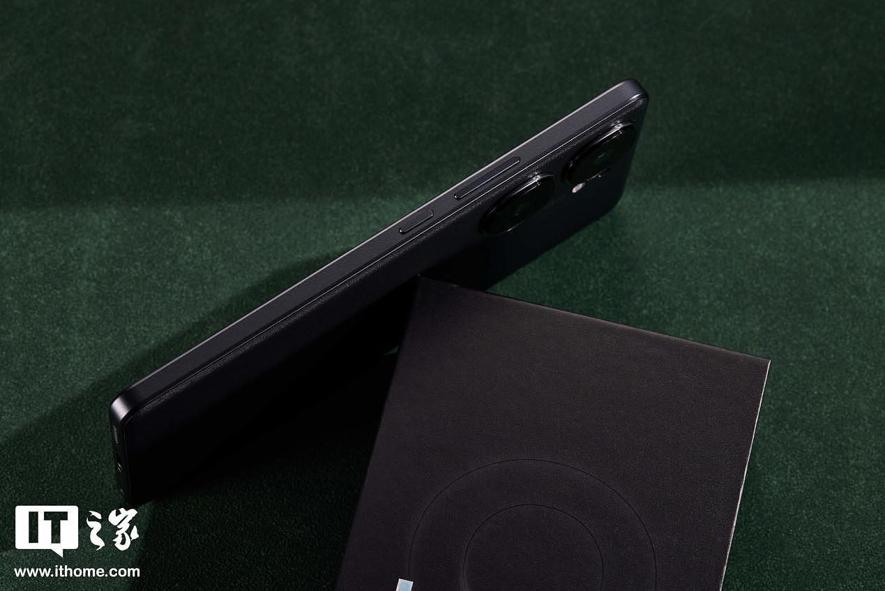 【IT之家开箱】iQOO Neo9S Pro + 格斗黑手机图赏：大众的审美，电竞的心 - 5