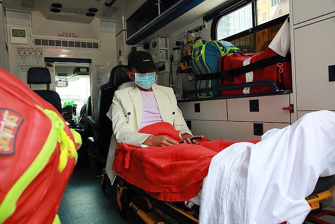 54岁TVB艺人突发不适坐救护车送医 曾患有直肠癌 - 2