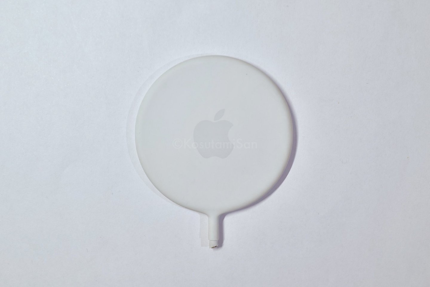 苹果 MagSafe 充电器早期原型曝光：橡胶外壳、Logo 醒目 - 3
