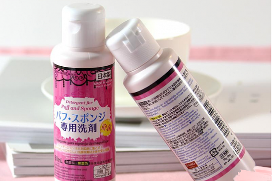 粉扑清洁剂是干什么用的 粉扑清洁剂可以洗美妆蛋吗 - 1