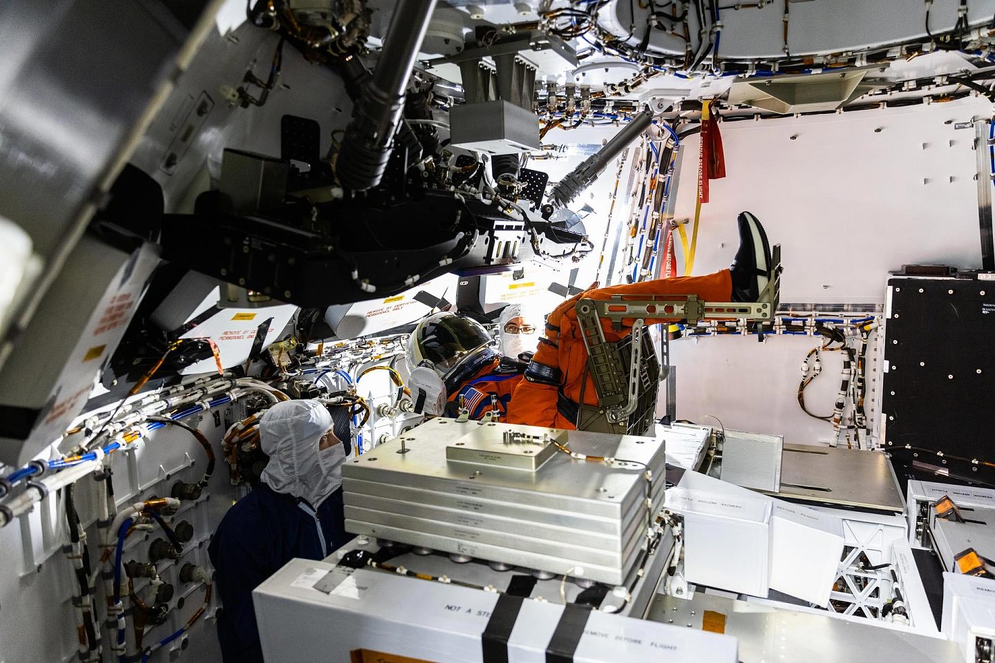 NASA Artemis I月球火箭已准备好推至发射台 - 2