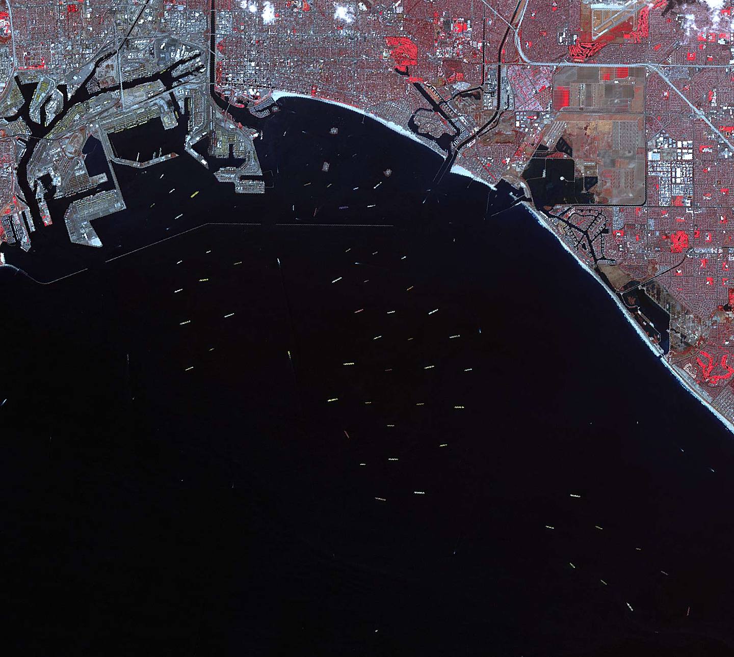 等待卸货的货船们：从NASA卫星图看全球供应链的中断 - 2