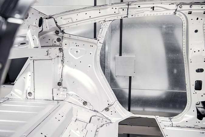 极星披露其Polestar 5电动轿车将采用定制的粘合铝平台 - 3