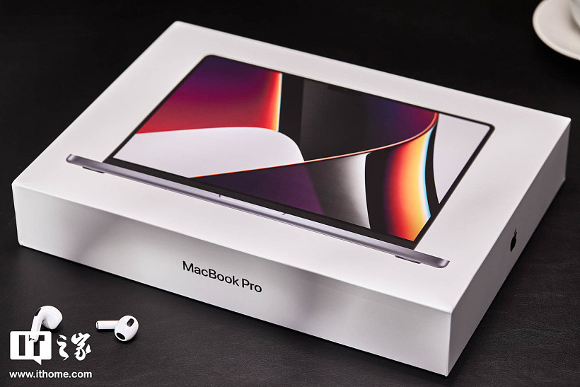 【IT之家开箱】苹果 MacBook Pro 14 英寸 2021 图赏：刘海设计，绚丽 Liquid 视网膜 XDR 显示屏 - 1