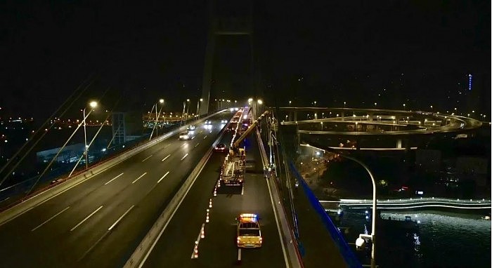 上海巧妙改造黄浦江大桥：路灯杆同时也是5G基站 - 1