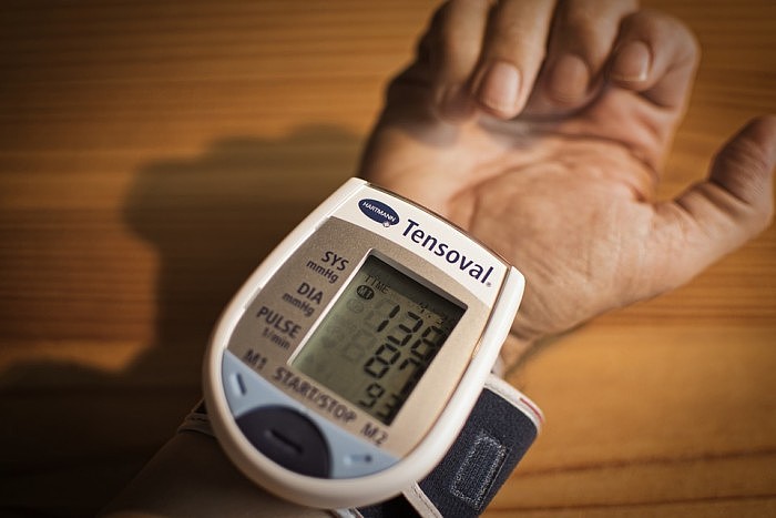 研究：COVID-19大流行与美国各地中年人的血压水平升高有关 - 1