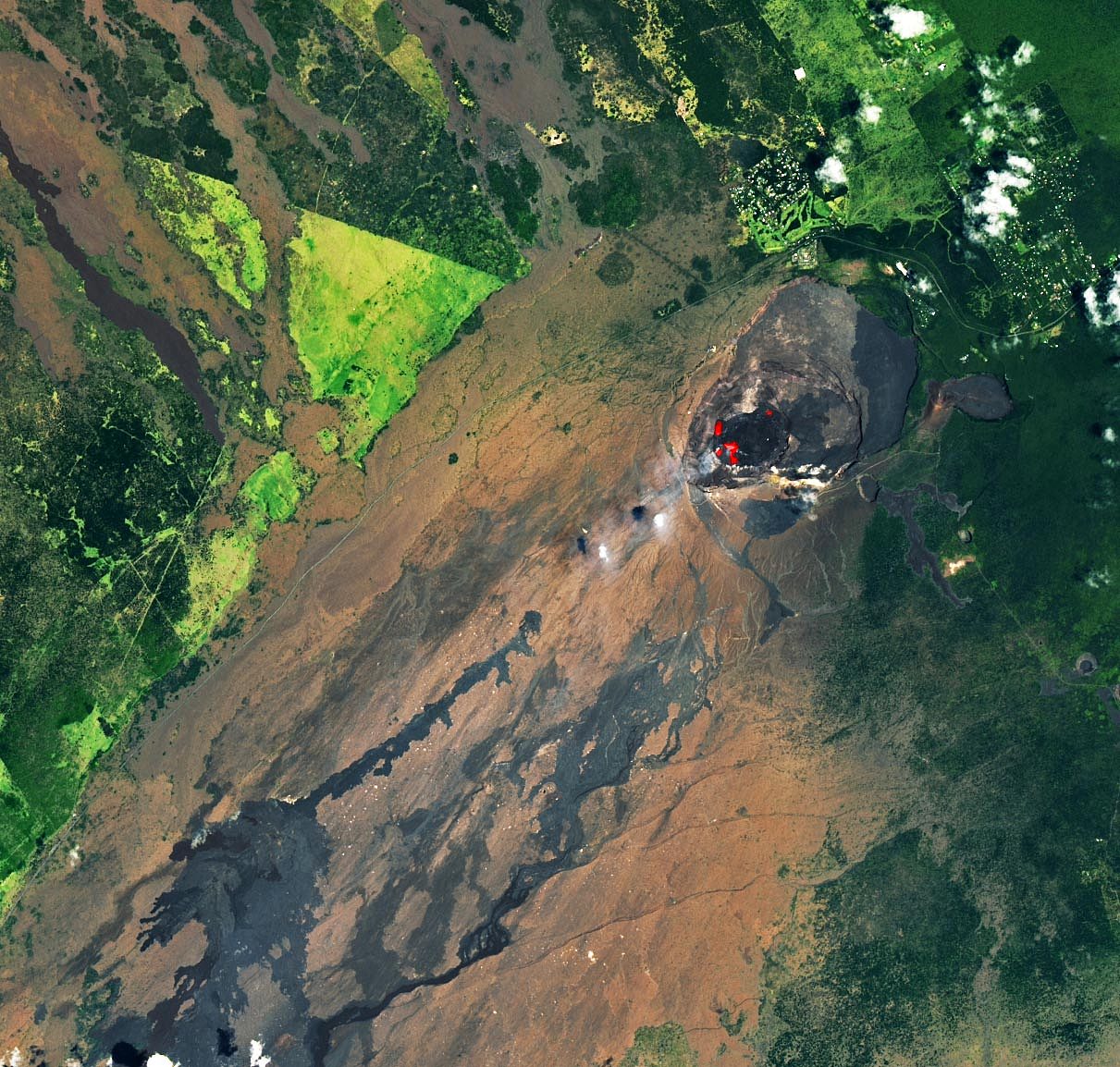 至少200年来最大规模的火山发爆发后 夏威夷的基拉韦厄熔岩湖仍然存在 - 1