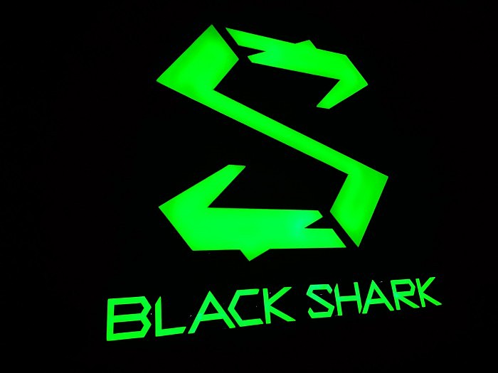 消息称腾讯拟收购小米旗下黑鲨手机：转向VR设备、进军元宇宙 - 1
