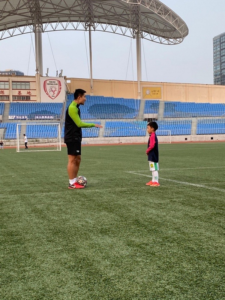 前国脚王晓龙：希望我的孩子能勇敢踢球，哪怕是中国足球的铺路石 - 1