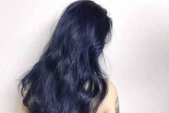 蓝黑色头发会变色吗 蓝黑色头发适合什么肤色 - 1