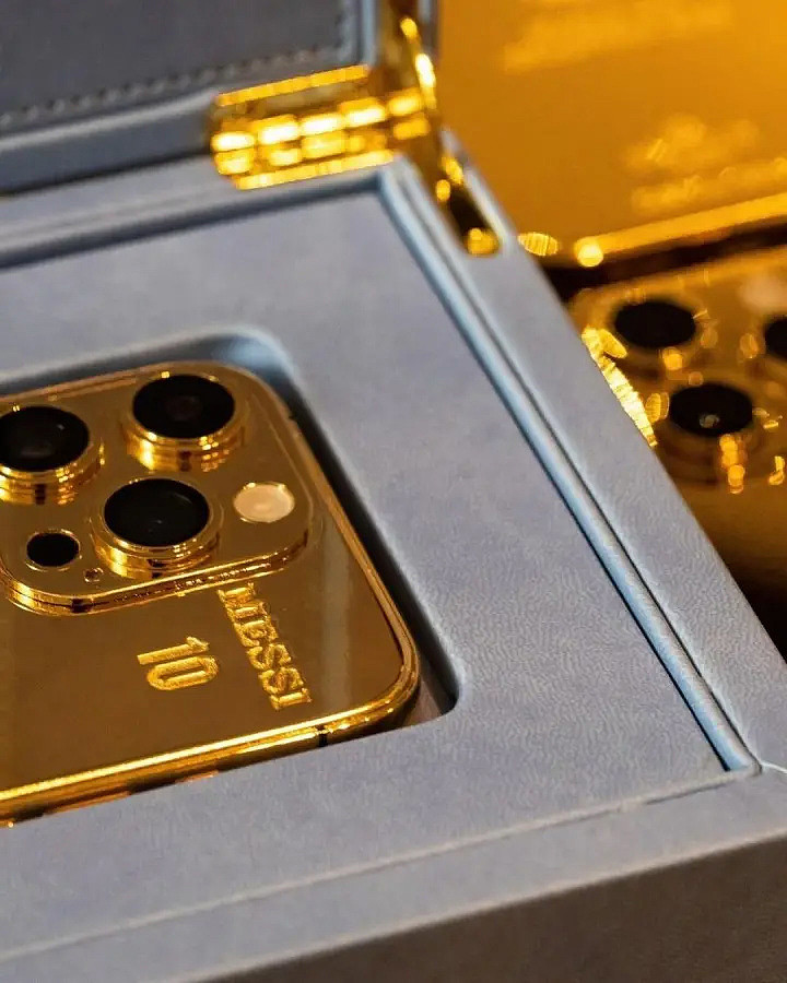 梅西为庆祝阿根廷队夺冠，花 20 万美元定制 35 台 24K 黄金 iPhone 14 Pro 手机送给队友 - 5