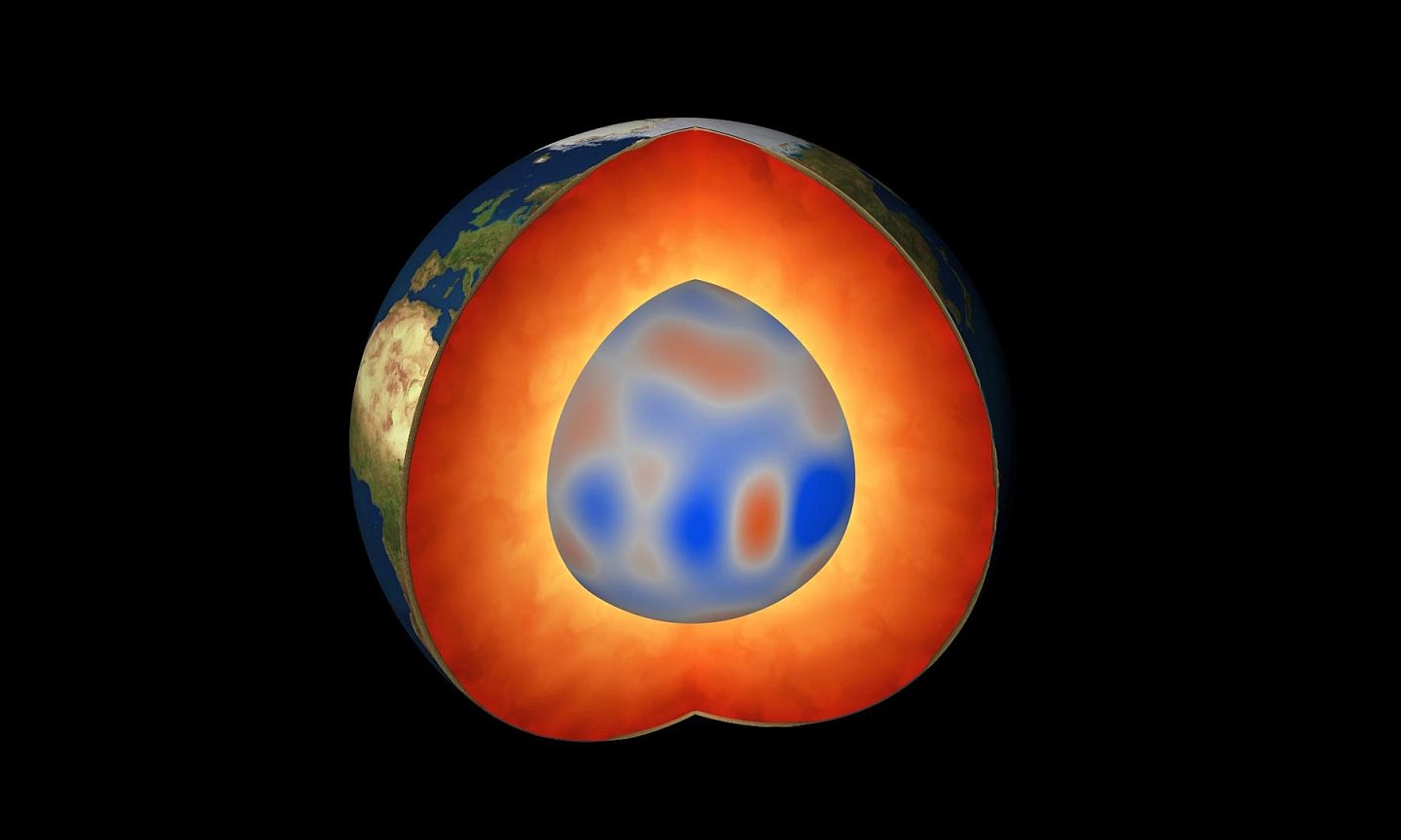 科学家发现席卷地球外核的新类型磁波 - 1