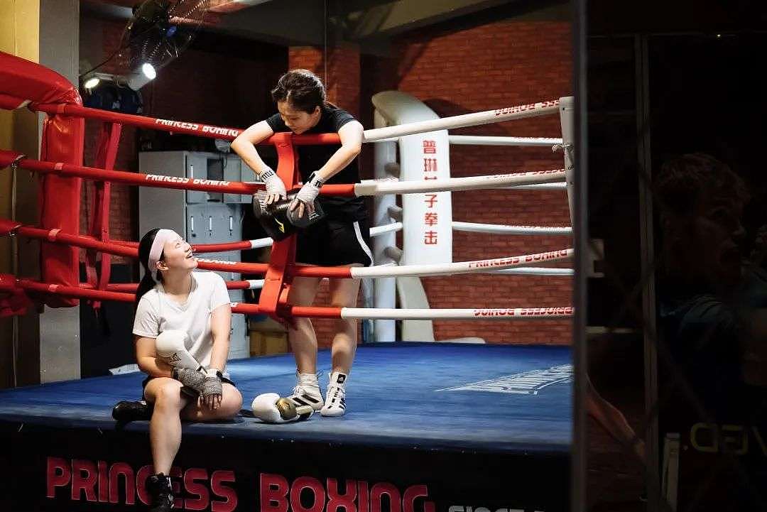 探访上海第一家女子拳击馆：全是性感姐姐，男性免入 - 6