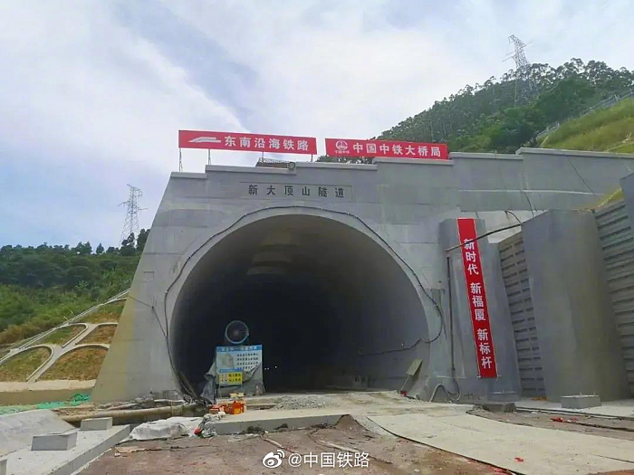 设计时速350公里 中国首条跨海高铁正线隧道全部贯通 - 1
