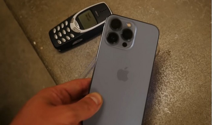 [视频]iPhone 13 Pro终极跌落测试：和Nokia 3310从20层楼梯摔下 - 2