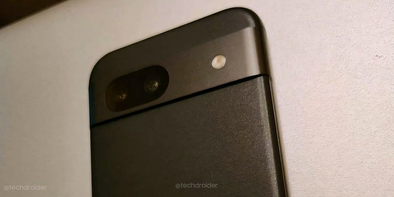 谷歌 Pixel 8a 手机真机照片曝光：配磨砂背面、收窄屏幕边框 - 6